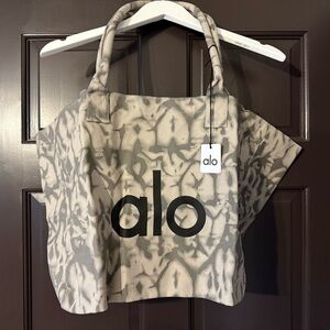 ALO Yoga Tie Dye Gray Cream Large Tote Bag NWT